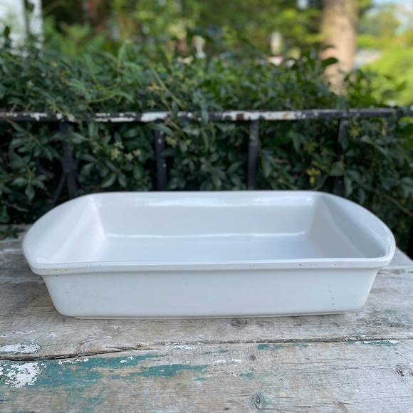 Linens & Things white stoneware baking casserole dish large rectangular pan - Picture 4 of 10